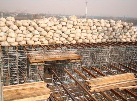 建筑腳手架的搭設(shè)●做大做強是我們拼搏的目標(biāo)！